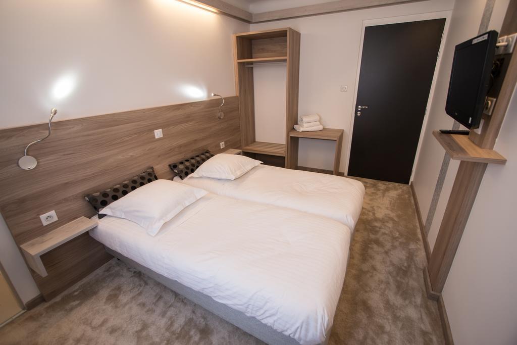 Hotel Les Voyageurs Modane Rum bild