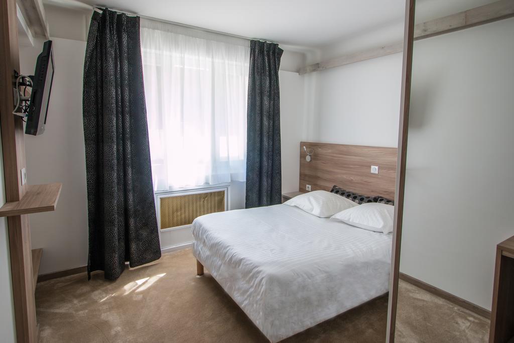 Hotel Les Voyageurs Modane Rum bild